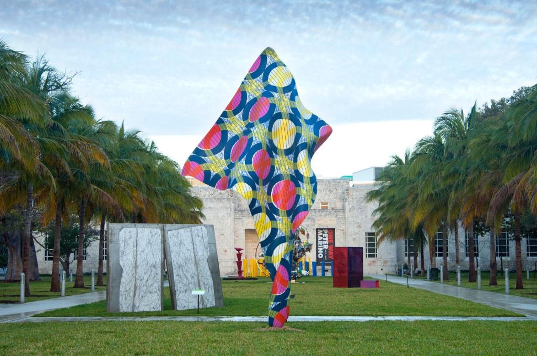 1 Hotel South Beach Miami Beach Exterior photo The sculpture "The Arrow" by Keith Haring at the Bass Museum of Art